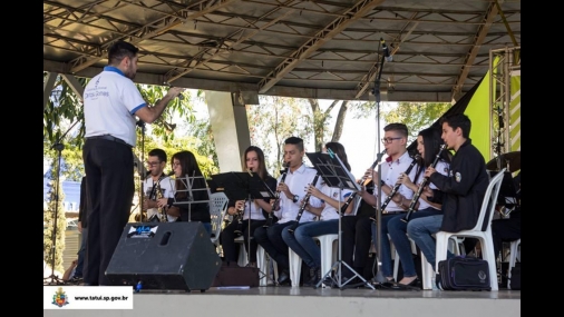 Banda Carlos Gomes se apresenta no Música na praça
