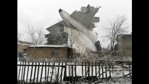 Avião de carga cai no Quirguistão e deixa 37 mortos