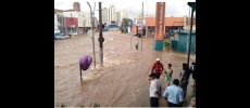 Forte chuva alaga ruas em Piracicaba