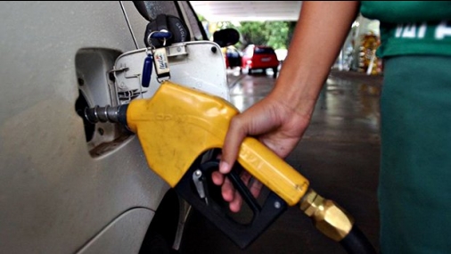 Gasolina sobe 2,43% e gera maior impacto sobre o IPCA-15 de janeiro, mostra IBGE