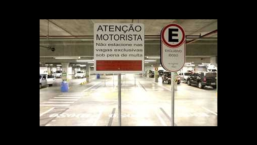 Prefeitura multará quem estacionar em vagas para idosos e PNEs em shoppings